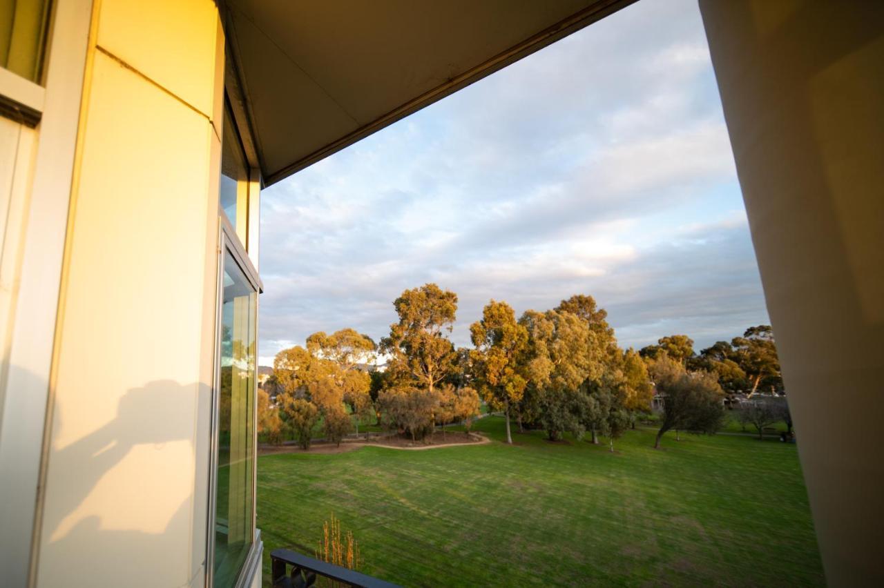 Sfera'S Park Suites & Convention Centre Adelaide Exterior photo