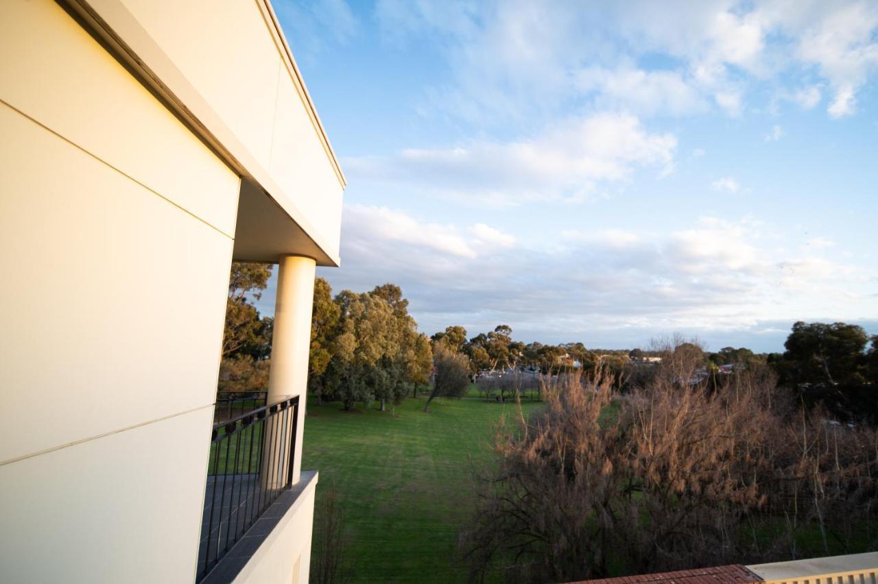 Sfera'S Park Suites & Convention Centre Adelaide Exterior photo