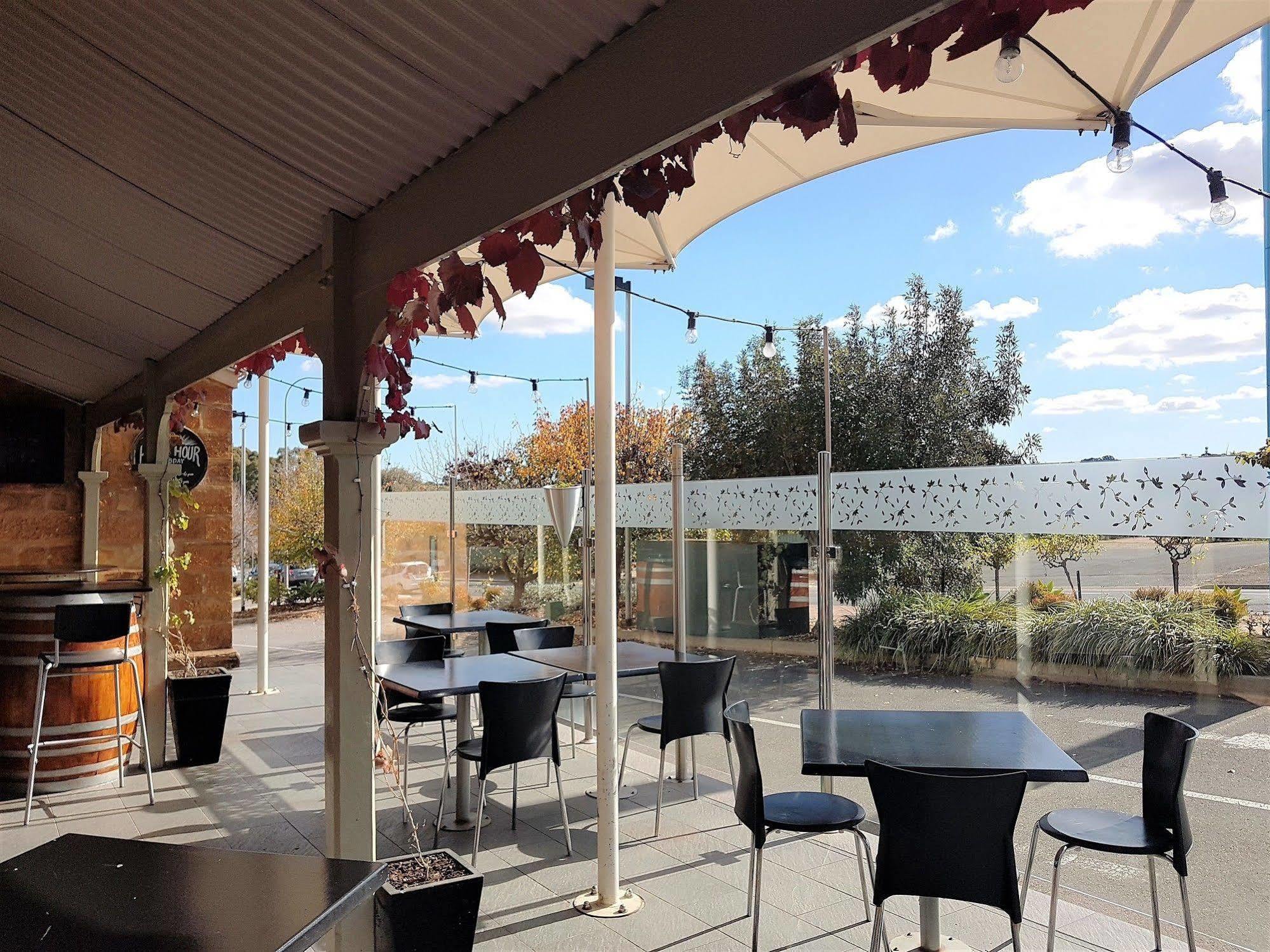 Sfera'S Park Suites & Convention Centre Adelaide Exterior photo